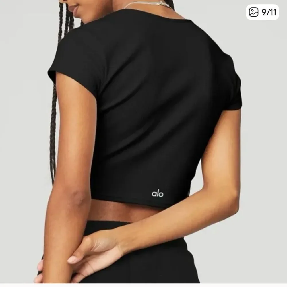 ALO YOGA Black Ribbed Cropped Savvy Short Sleeve Active Lounge Shirt Top Size XS